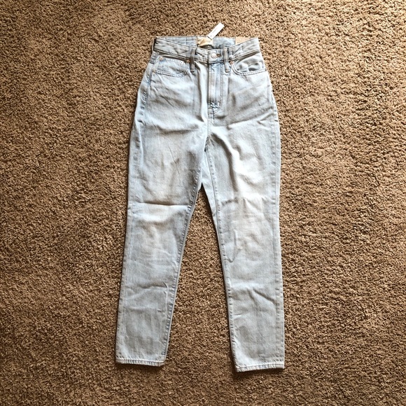Madewell The Curvy Perfect Vintage Jean in light blue - Picture 2 of 11